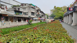 未来两天，三亚以多云有小阵雨为主